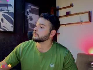 andreww_brownn — Freechat on Flirt4Free