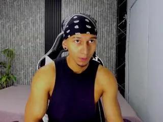 jacksson_big — Freechat on Flirt4Free