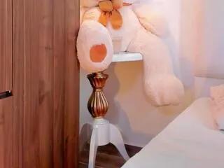 sarah_lucas on Flirt4Free