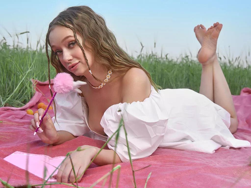 AdeleWood —  Playing with fantasies and flirty conversations
 Long, mesmerizing gazes and sensual talks
 Music that sets the mood and makes me move
 Attentive men who know what they want
 Atmospheric nights filled with secret desires