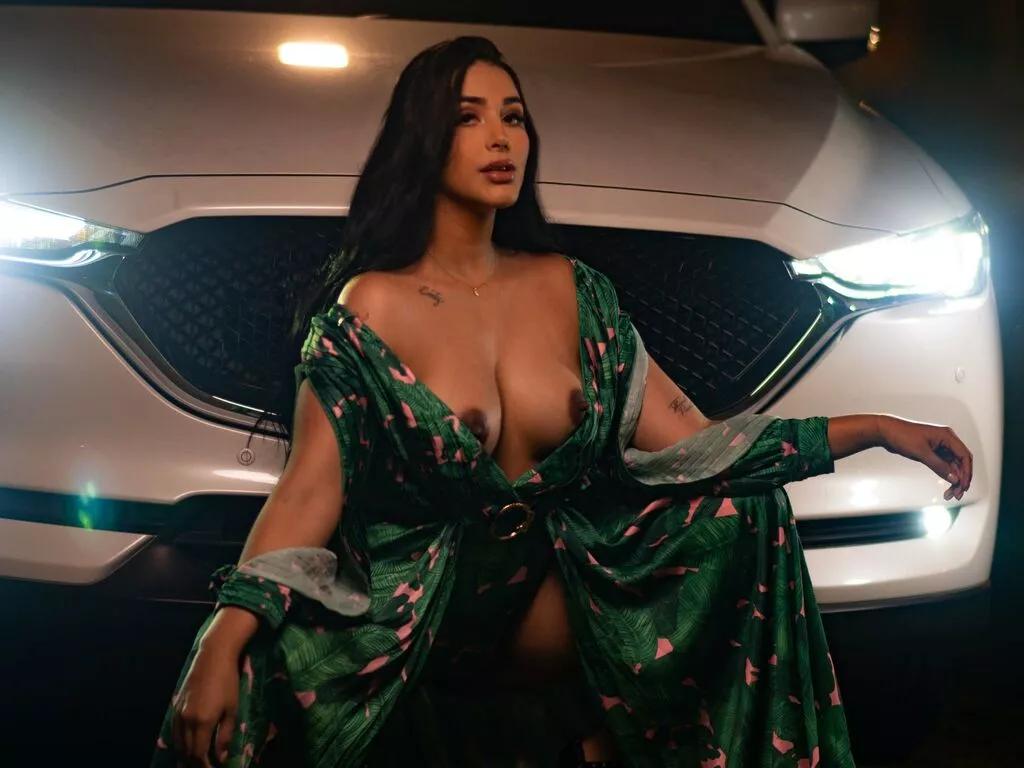 AllishaCoral — I enjoy a good company, a good conversation, or an adventure; I am a romantic girl who loves adrenaline and having a lot of fun with you my friends.