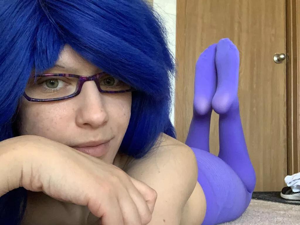 BlueRazz — Turn ons: Being spoiled and being treated like a princess. I love to be worshiped and told how lovely I am. Tips motivate me and turn me on as well ;) Please respect my job as a webcam model and you will be respected in return. I love my VIP fans...