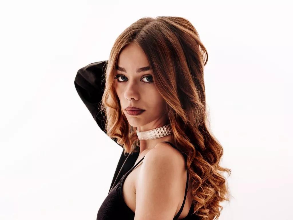 EmilliaFox — I like open people, I like to have fun and tease. 
I also love cute animals and beautiful landscapes. 
In my free time, I like to draw and dance.