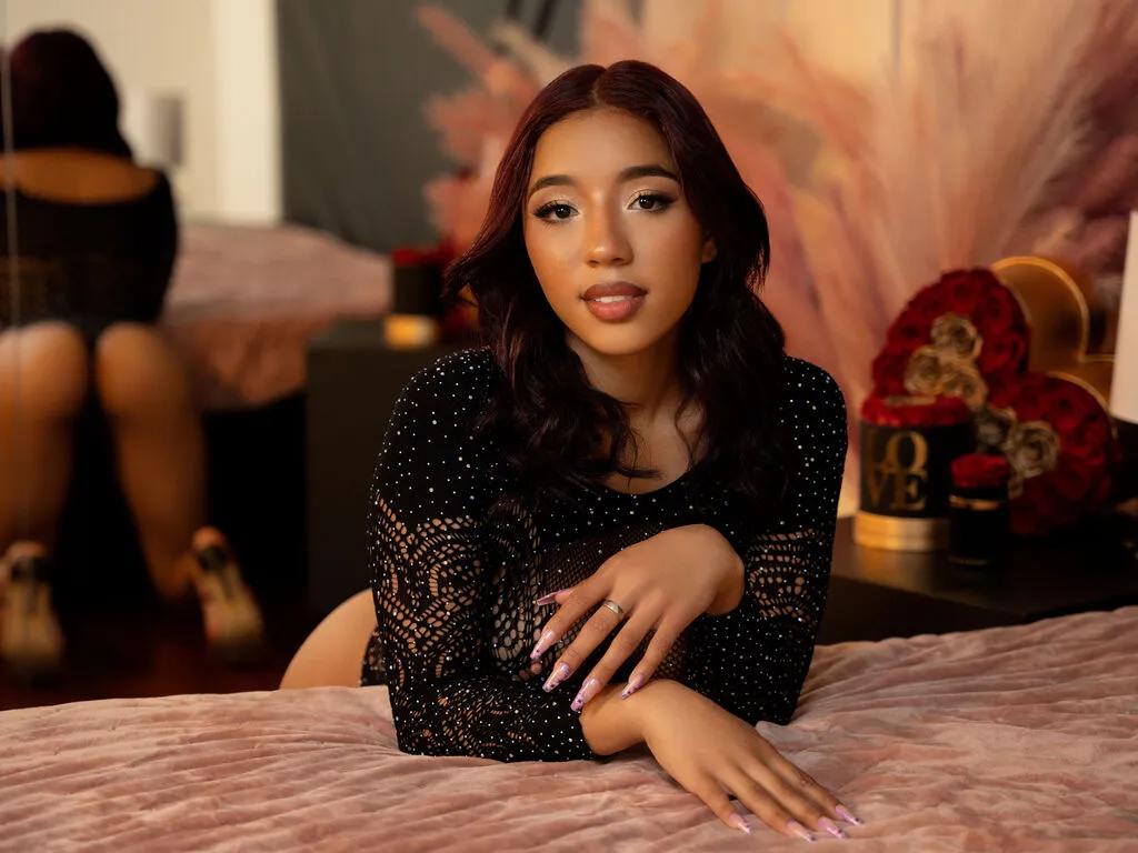 IvannaBrooks — The feeling of a bass drop vibrating through my core, late night singing sessions that feel like confession, and the art of a slow, hypnotic grind.