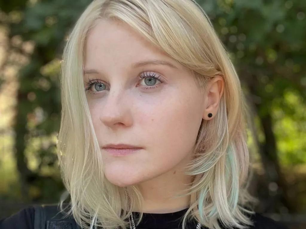 JoanJones — I really melt from tender hugs and long frank dialogues