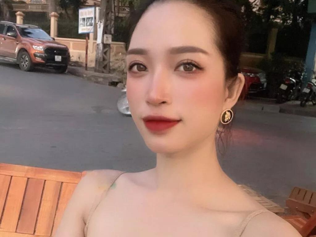 KarenChris — like to explore many emotions with strange men