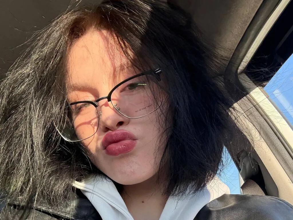 LaniCros — I love music, dancing, good vibes and honest smiles. I'm happiest when people around me feel comfortable and free 