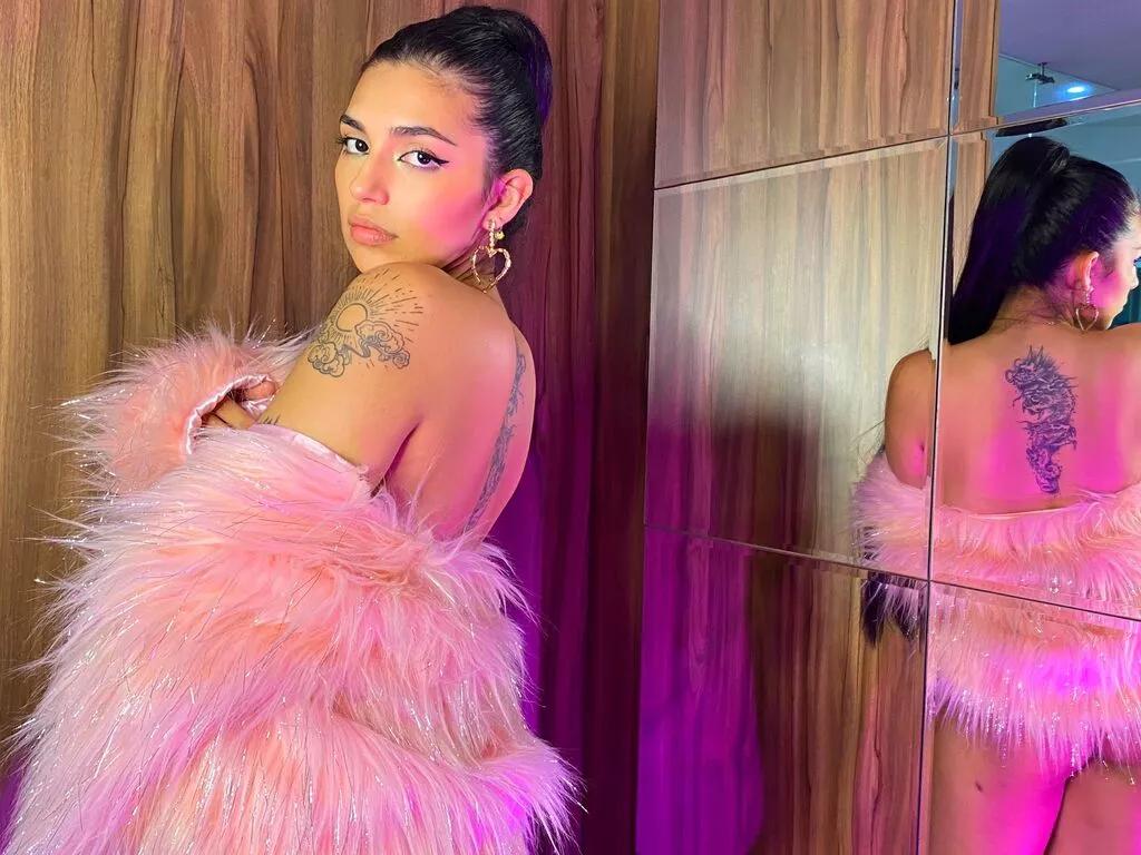 LivRusso — I am a versatile girl, I really enjoy a romantic date, as well as a wild sex and how you make me feel. On the other hand, I love watching movies, dancing, traveling, getting to know new customs and cultures. I love to live new experiences.