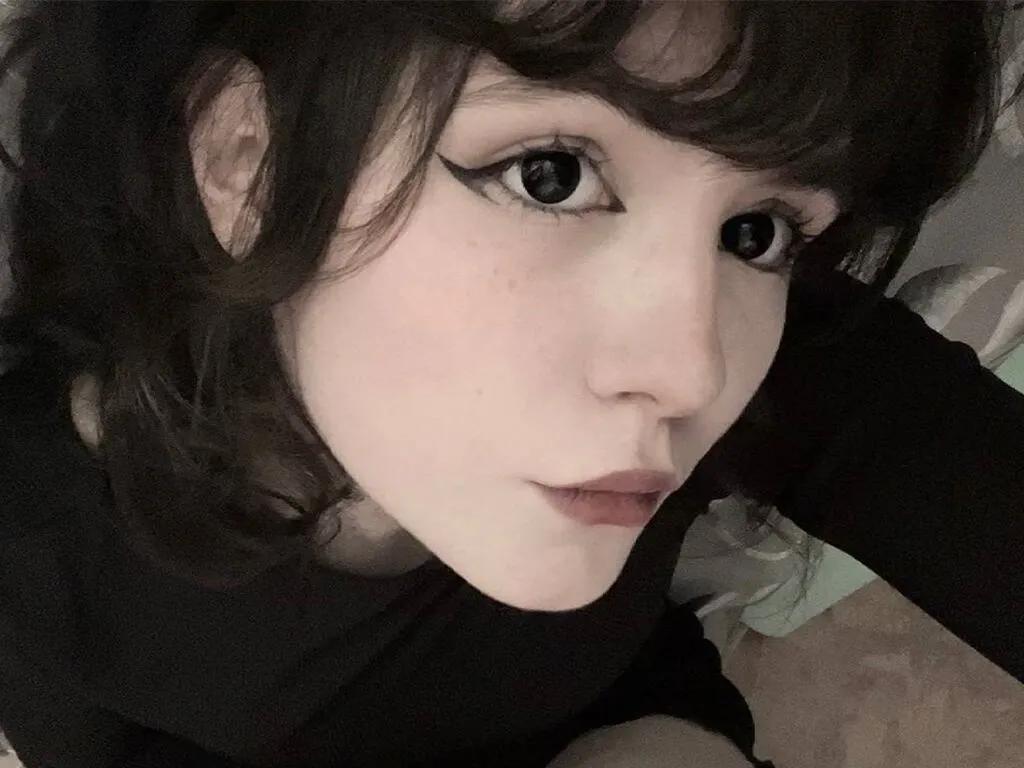 LunaAchlis — I love confident men who enjoy slow teasing, deep eye contact and a little bit of dark passion. Compliments, good manners and playful fantasies in private always turn me on.