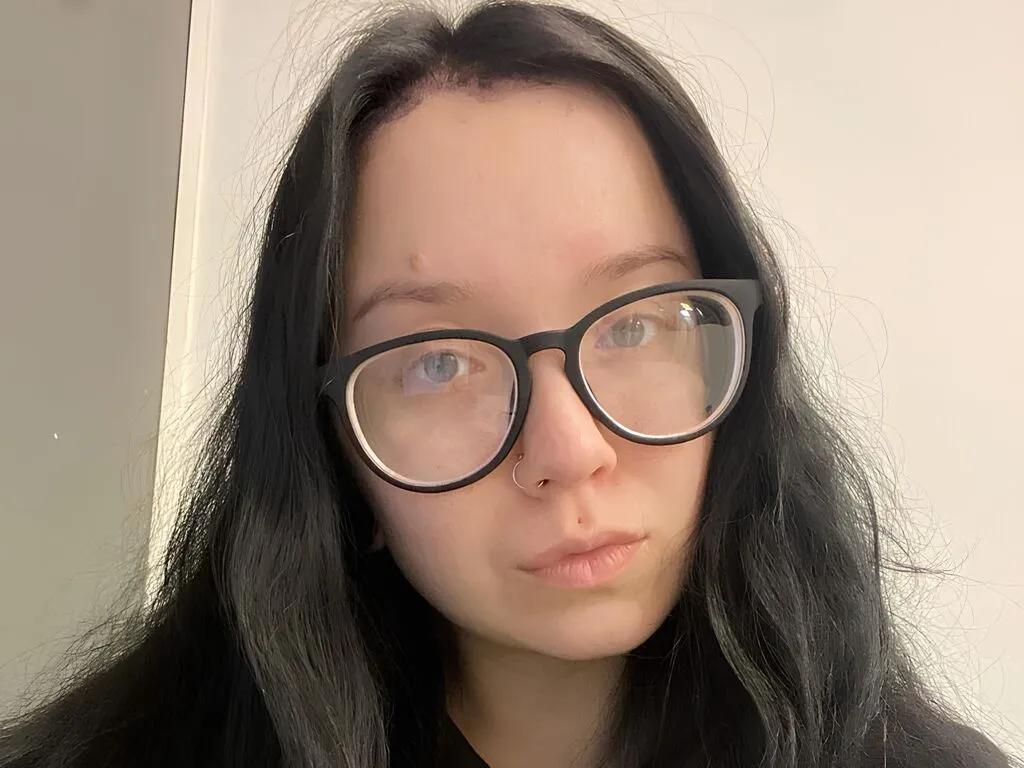 MiaWallees — I love when someone knows how to spark my interest --- not just with words, but with attention, imagination, and a little bit of playful energy. I'm all about real chemistry and a touch of fire.