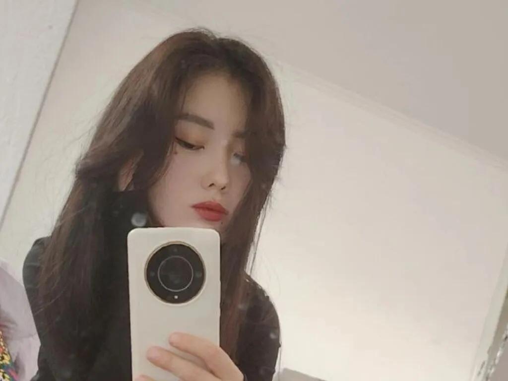 RaeannReimmer — I love honest souls, gentle words, and a bit of mystery. Sweet gestures, real smiles, good music, and passionate minds make me melt. I adore chocolate ice cream, warm hugs, soft kisses, and people who make me laugh until I blush