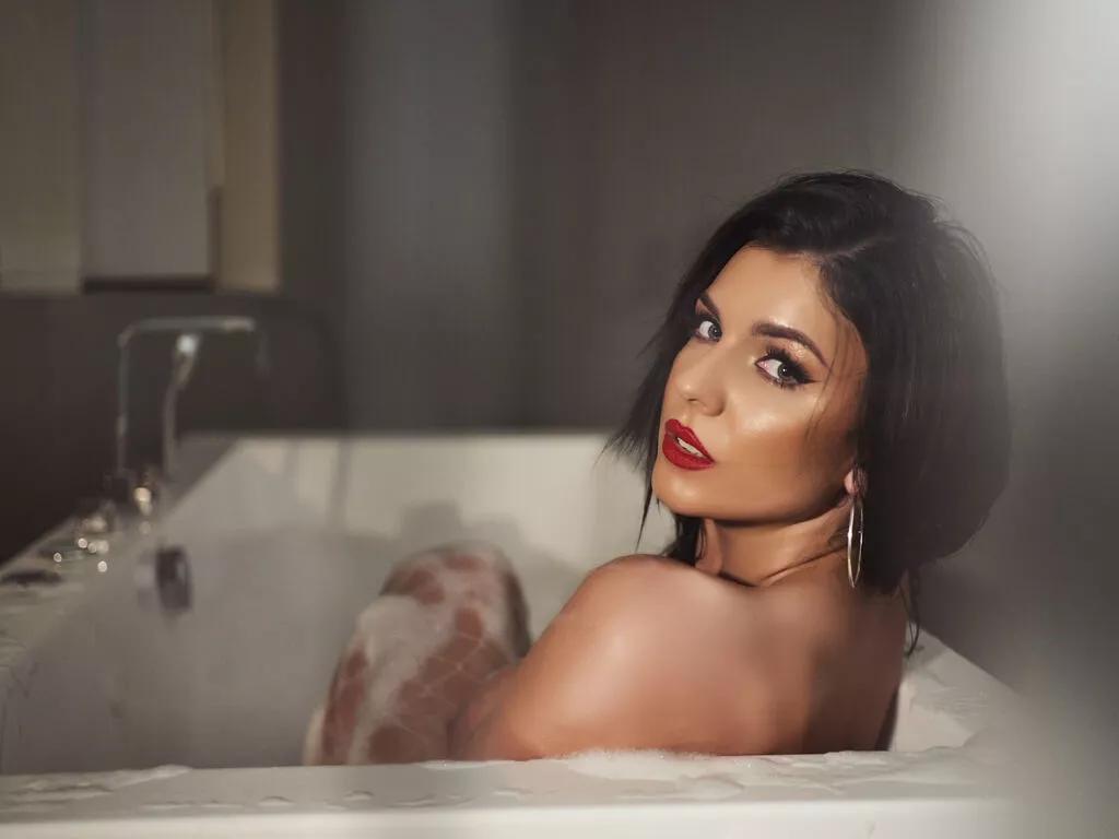 RoseVane — I adore timeless manners, confident silence,and a man who knows when to hold my gaze and when to let go.