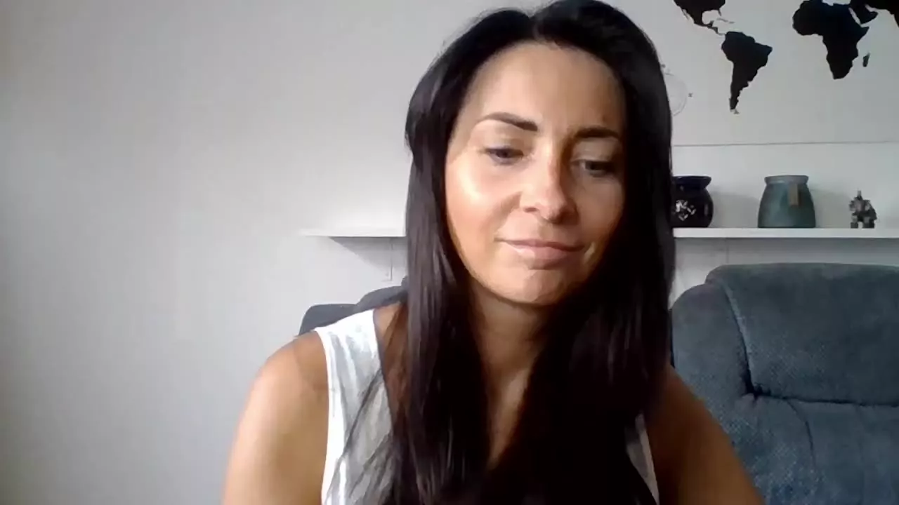 Offline BIANCAunique on Streamray