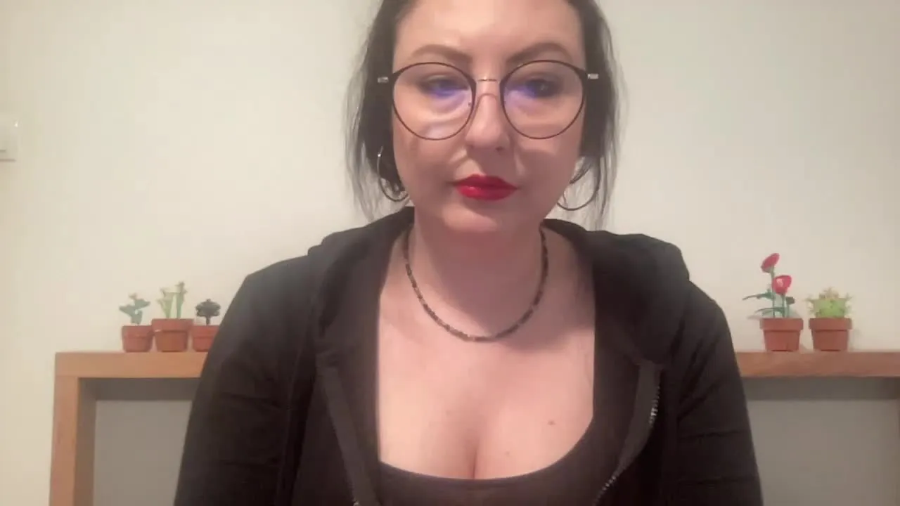 Offline DorothyCute on Streamray