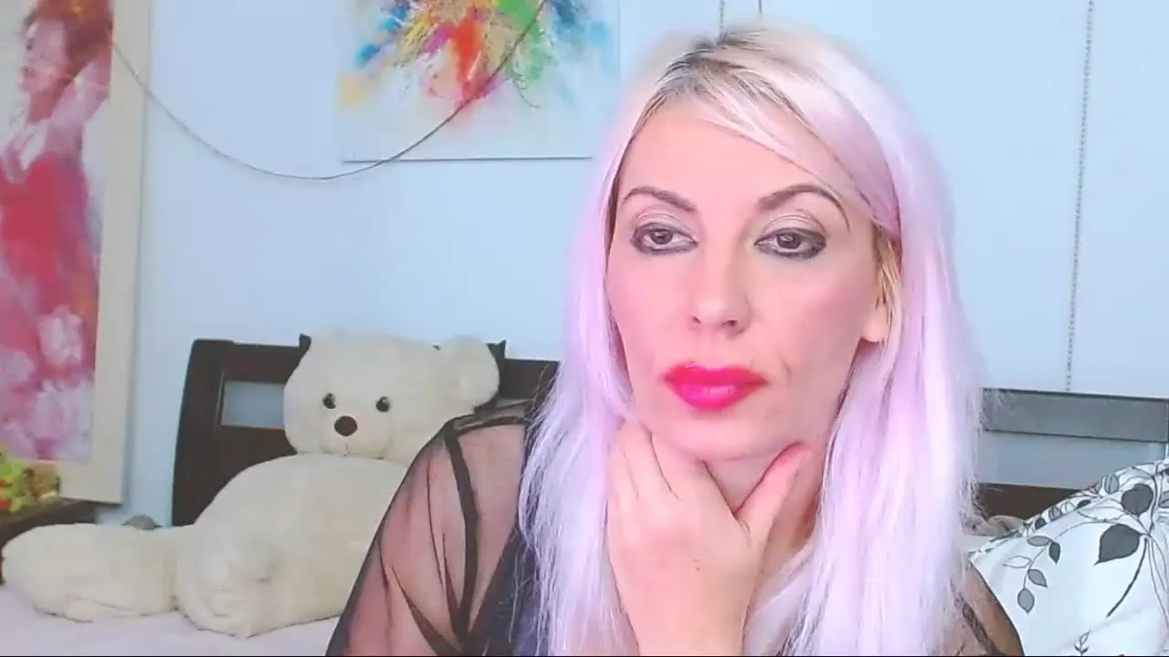 MissLaraHoney on Streamray