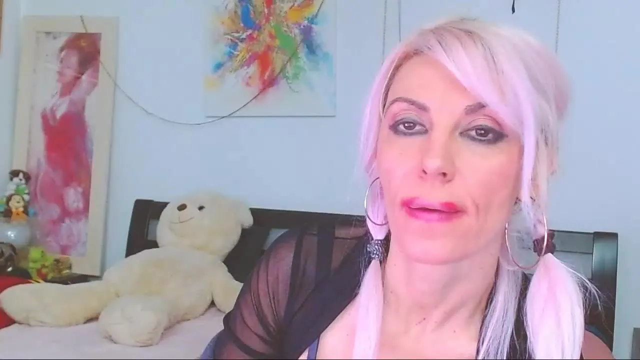 MissLaraHoney on Streamray