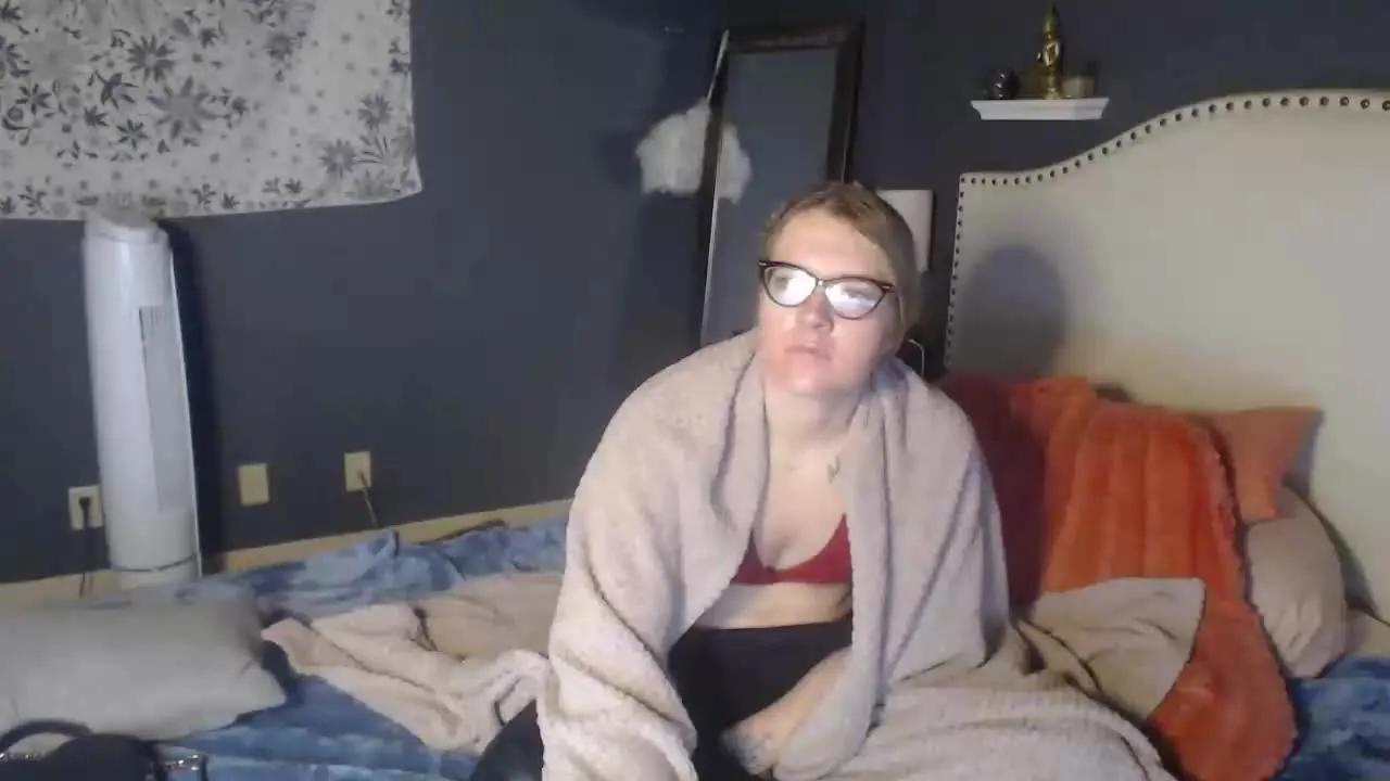 SnowWhiteXo on Streamray