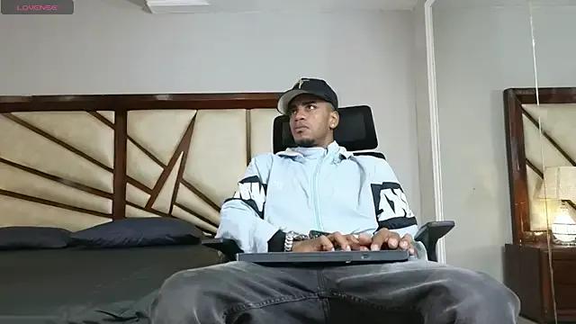 AaronCruz_ on StripChat 