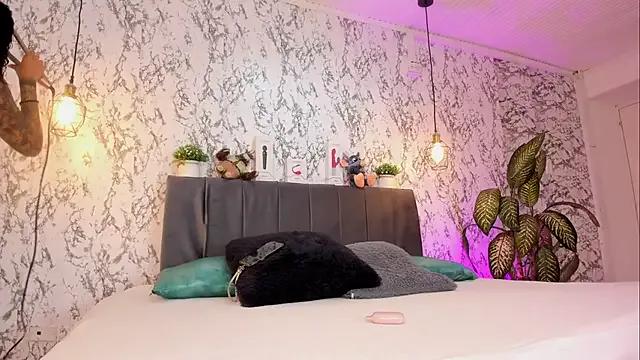 aihnoa_split — Freechat on StripChat