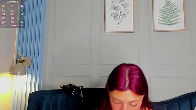 AlisonCold — Play with my tits 