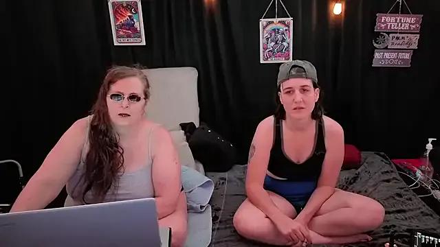 Bella_and_Marie on StripChat 