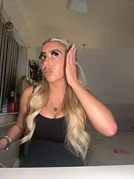 BlondeBetty — Ass play 