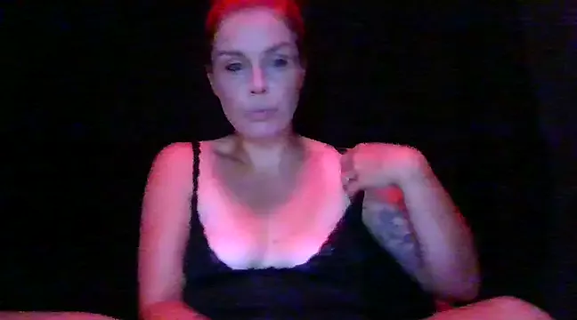 Offline CristinaDeLuxe on StripChat