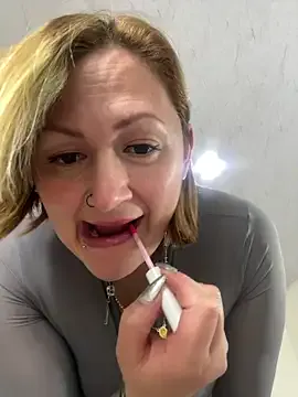 Offline dirty_mistress_69 on StripChat