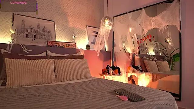 ElleDiane on StripChat 