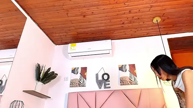 Offline emily_burton18 on StripChat