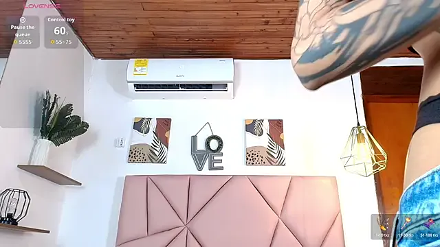 Offline emily_burton18 on StripChat