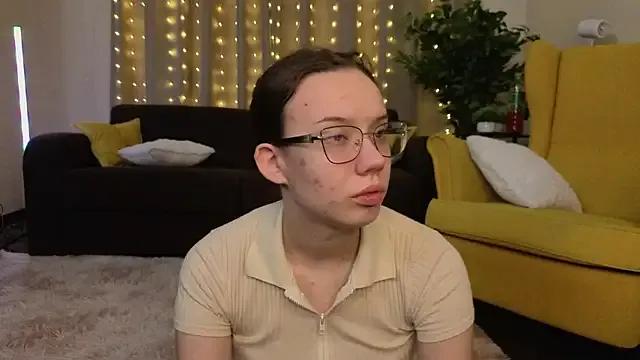 FabiolaCowing — squeezy my boobs close to cam