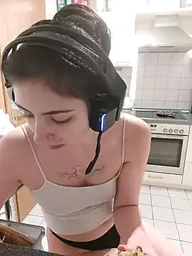 Gamergirl-Linela — Put On Nylon Overknees