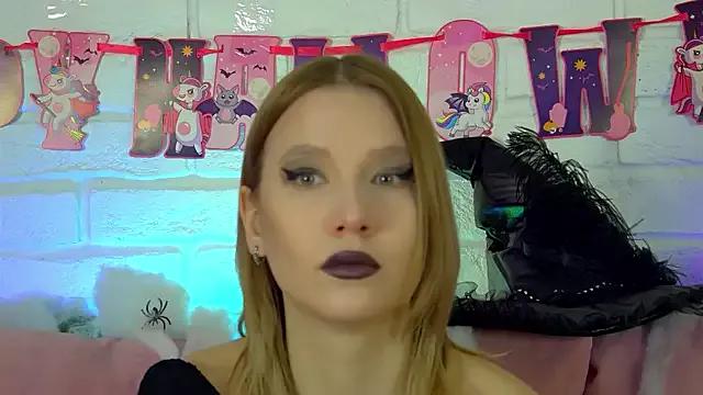 LiliLinn on StripChat 