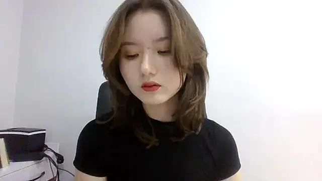 LilysTaylor — lift up my t-shirt and show my bare back