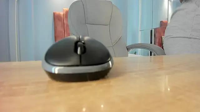 lou_rosse_ — Riding Torso+Oil Show