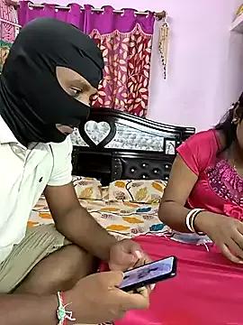 Lovlycouple1 on StripChat 