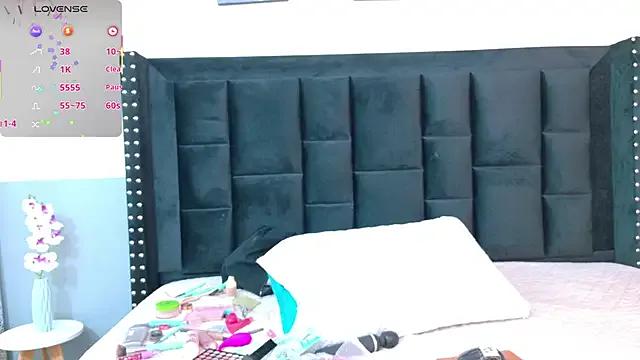 mamaneedsfun on StripChat 