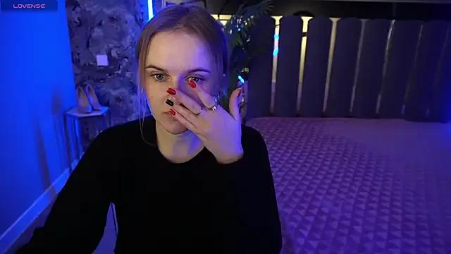 MaribelRiverr_ — take off the hoodie