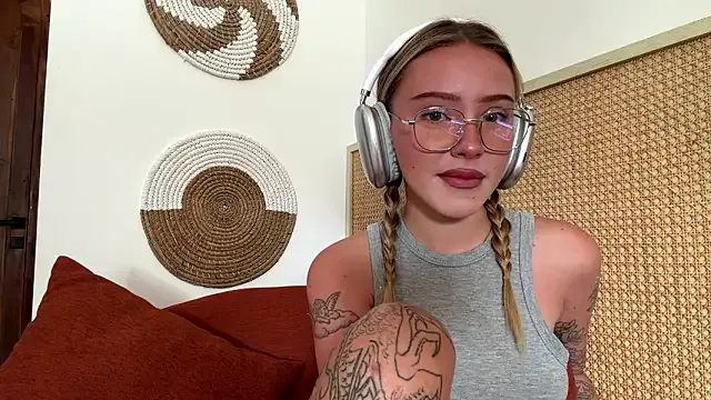 Offline MartinaDeoliveira on StripChat