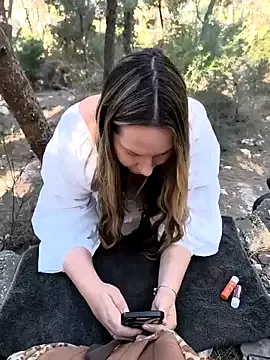 Offline Mona_Plus on StripChat