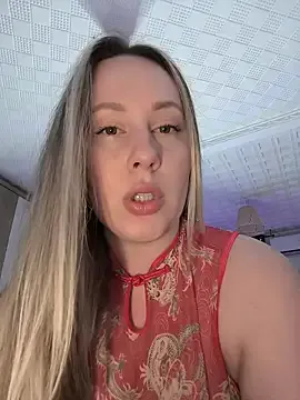 Offline Mona_Plus on StripChat