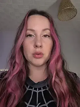 Offline Mona_Plus on StripChat