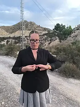 Offline Mona_Plus on StripChat