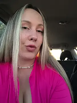 Offline Mona_Plus on StripChat