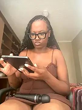 Moonzy77 on StripChat 