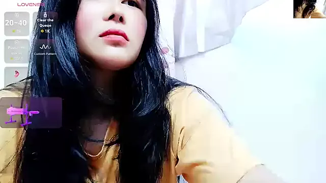 Offline Mya8860 on StripChat