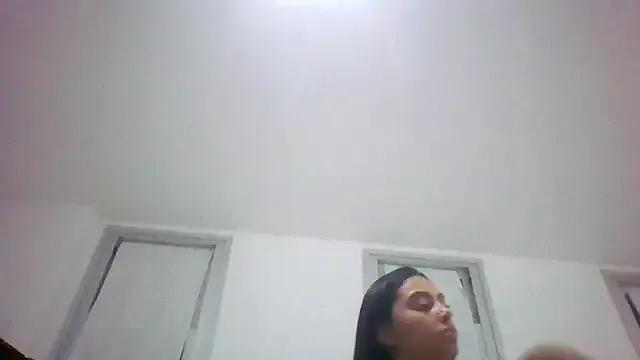 Nandinha777 on StripChat 
