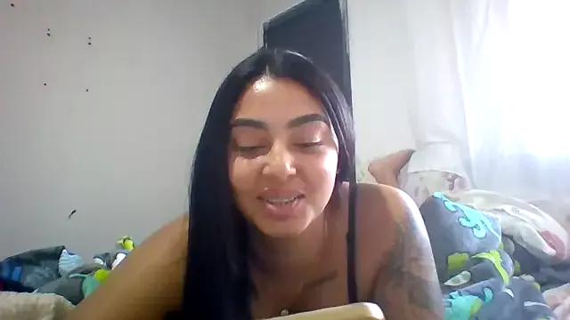 Nandinha777 on StripChat 