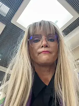 Offline NaughtyNinky on StripChat